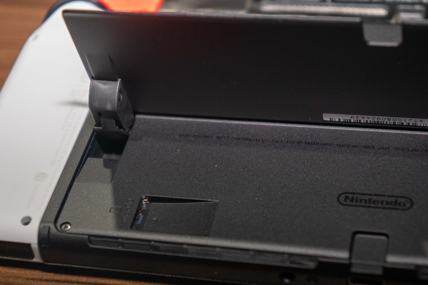 Nintendo Switch OLED 款式開箱動手玩，7寸鮮明螢?zāi)淮蠓嵘龜y帶游玩視覺體驗(yàn)