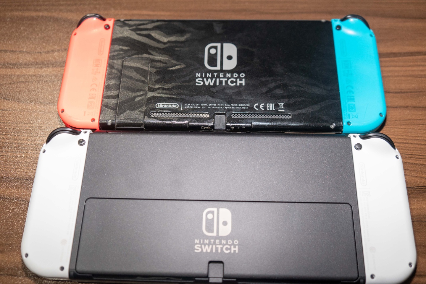 Nintendo Switch OLED 款式開箱動手玩，7寸鮮明螢?zāi)淮蠓嵘龜y帶游玩視覺體驗(yàn)