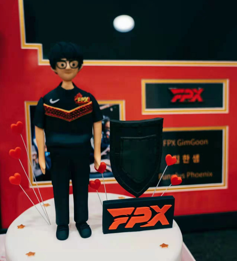 前《英雄聯(lián)盟》戰(zhàn)隊(duì)FPX上單選手GimGoon宣布退役，曾獲S9世界冠軍