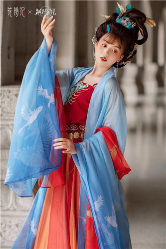 《絕對演繹》聯名款漢服上線，游戲中的唐朝公主終于走進現實了！
